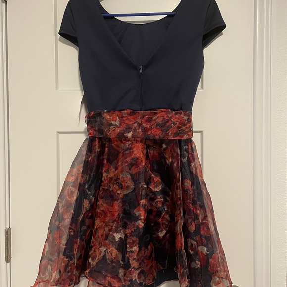 NWT Juniors/womens semi formal dress - Picture 2 of 5